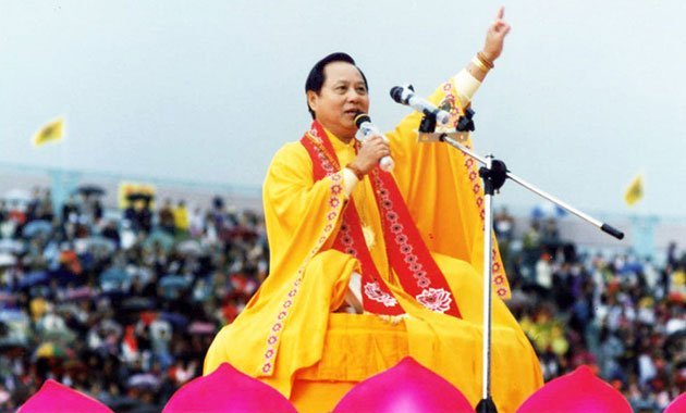 The assembly titled as “Heart Imprint Chan. Witness Self Nature and Be a Buddha,” were attended by more than 60,000 practitioners. (1995)