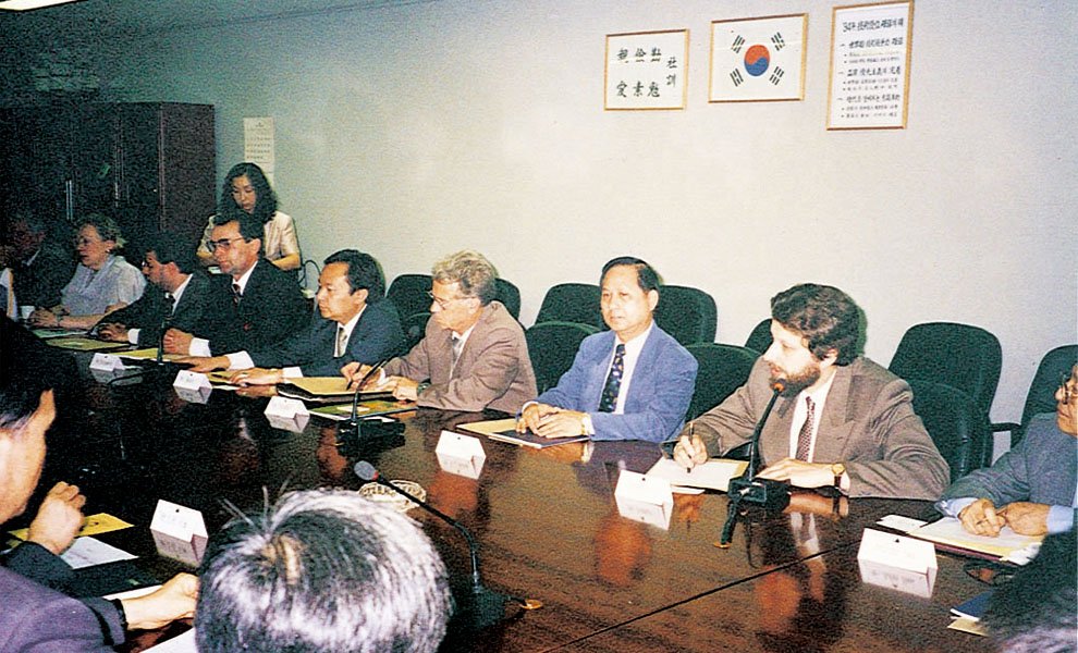 1994年‧悟覺妙天禪師會同俄國議員，赴韓國參加宗教文化交流